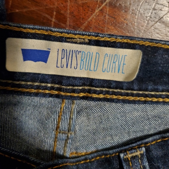 Levi's Curvy Jeans - Picture 3 of 4